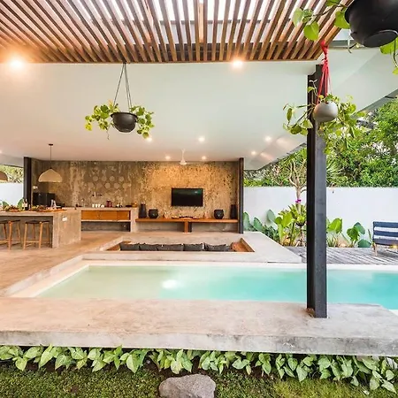 Modern Edgy Sophisticated Base, Close To All - 2Br Villa